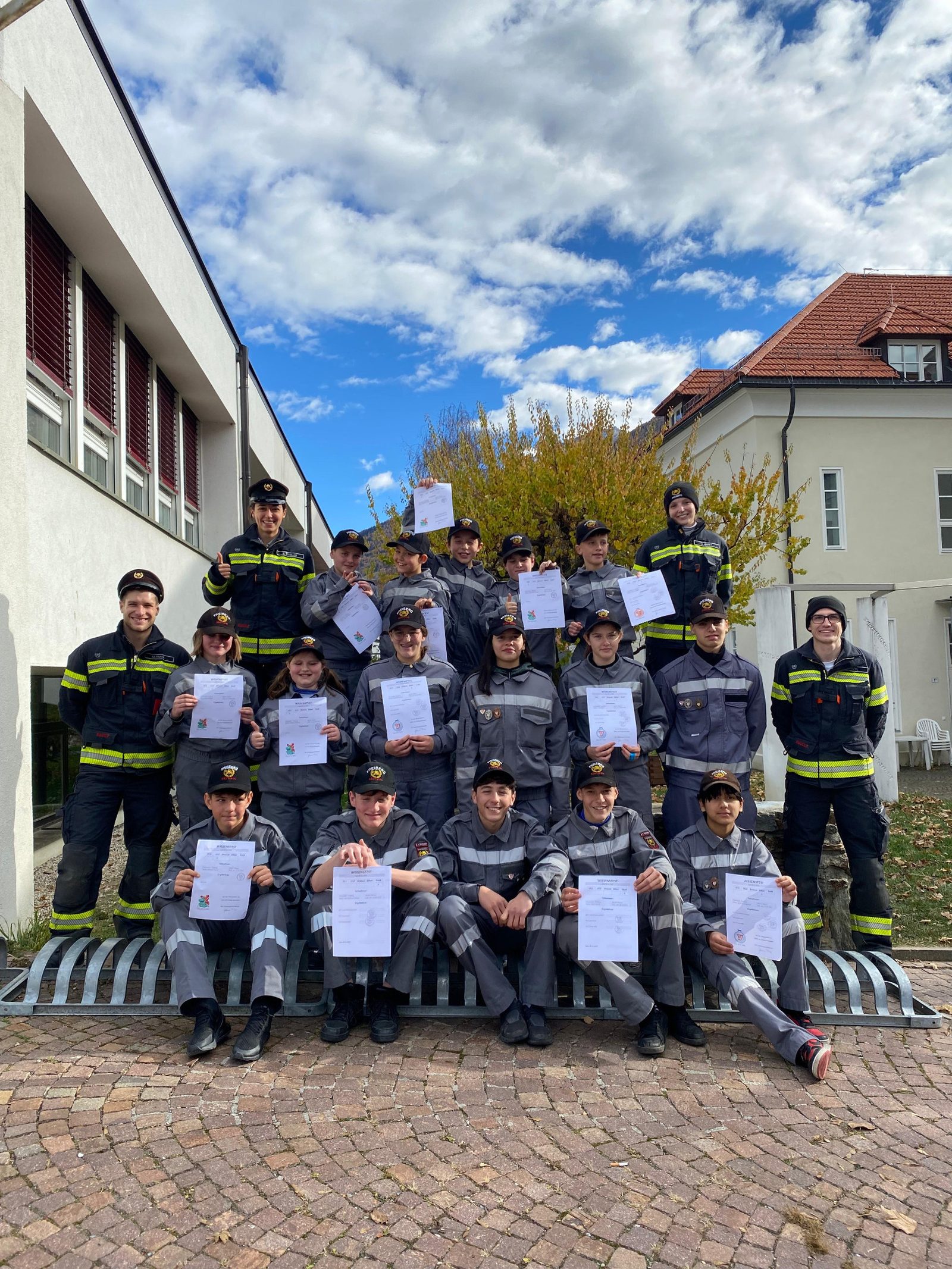 Jugendfeuerwehr nach dem erfolgreich absolvierten Wissenstest
