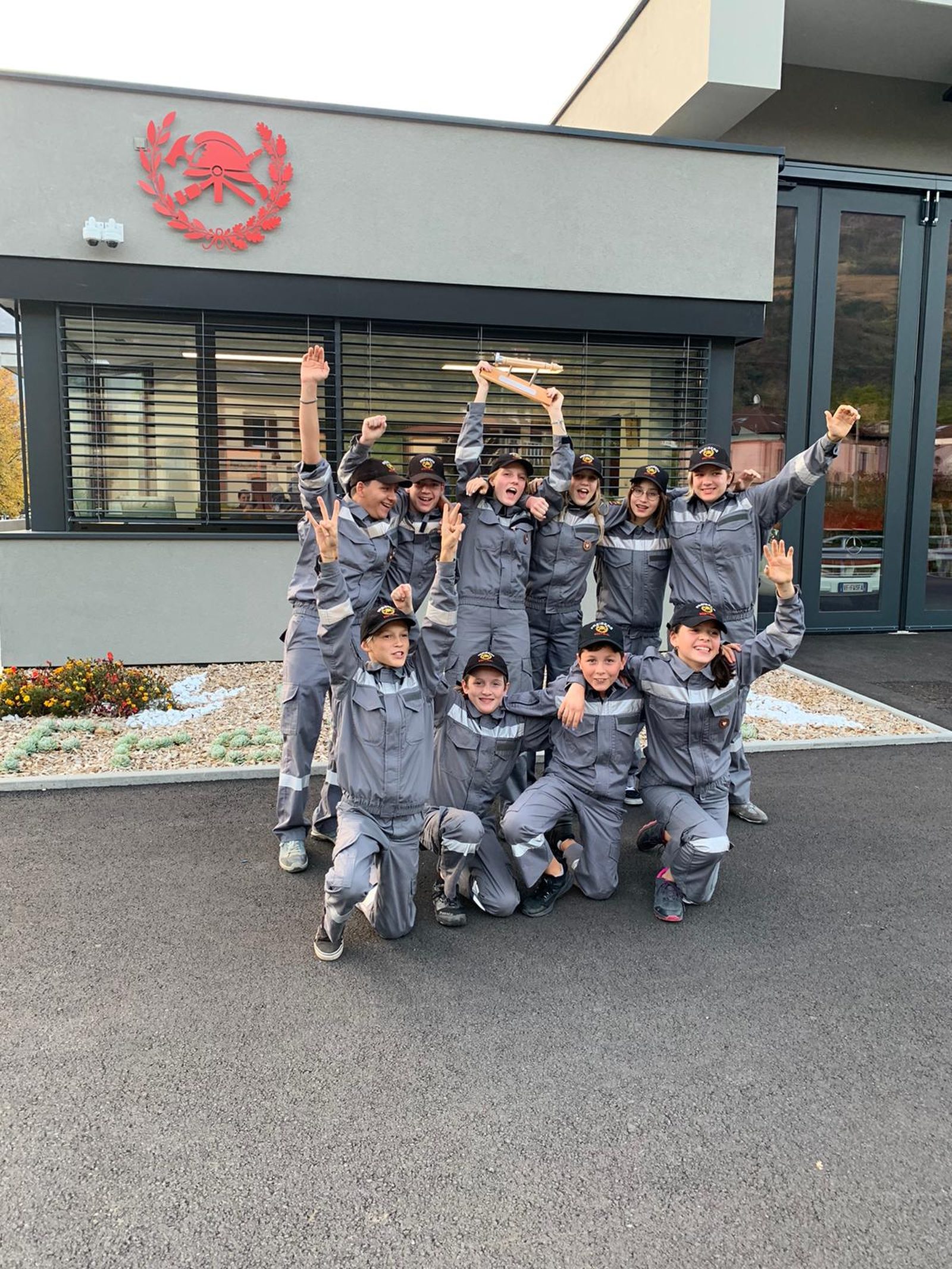 Jugendfeuerwehr nach dem erfolgreich abgeschlossenen Landes-Jugendfeuerwehrleistungsbewerb